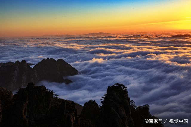 2019年1月6日,安徽黄山风景区雨后放晴,出现大面积云海景观.
